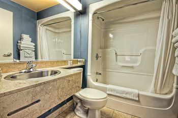 Repotel Henri Iv 3*